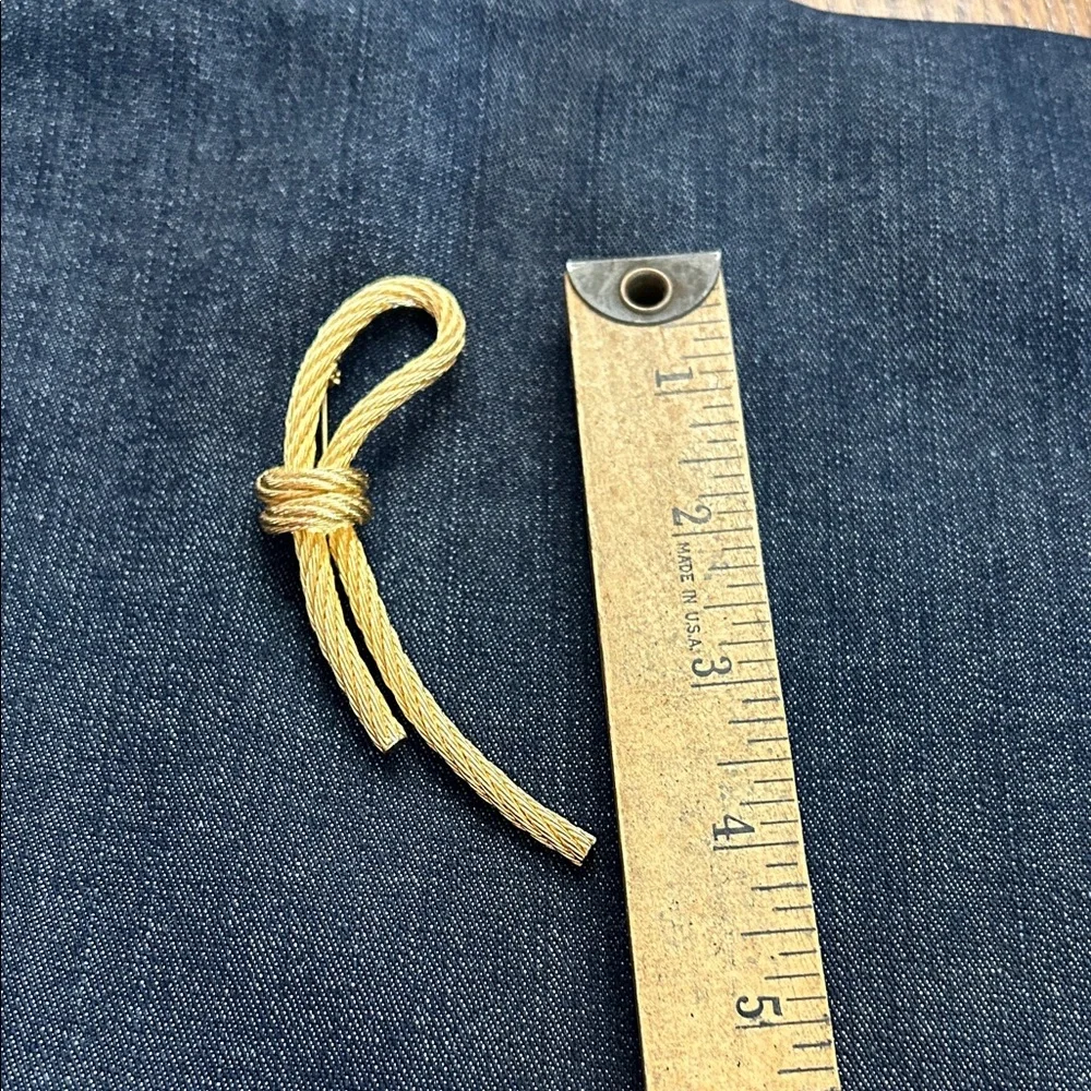Gold Knot Rope Accessory - Picture 4 of 4